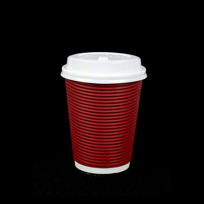 Λιπασματοποιήσιμο κόκκινο μίας χρήσης έγγραφο καφέ ακιδωτό με το καπάκι για τα καυτά ποτά